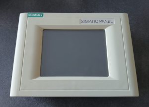 438